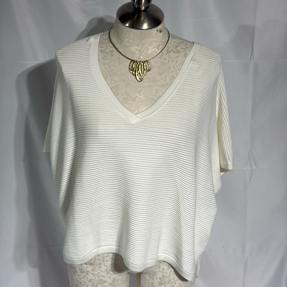 NWT Lane Bryant off white v-neck pull over short sleeve sweater size 22/24 .
